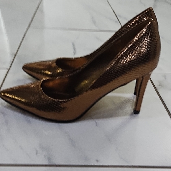 Elegant Bronze High Heels/ Brand New/ Size 8.5 - Picture 8 of 9